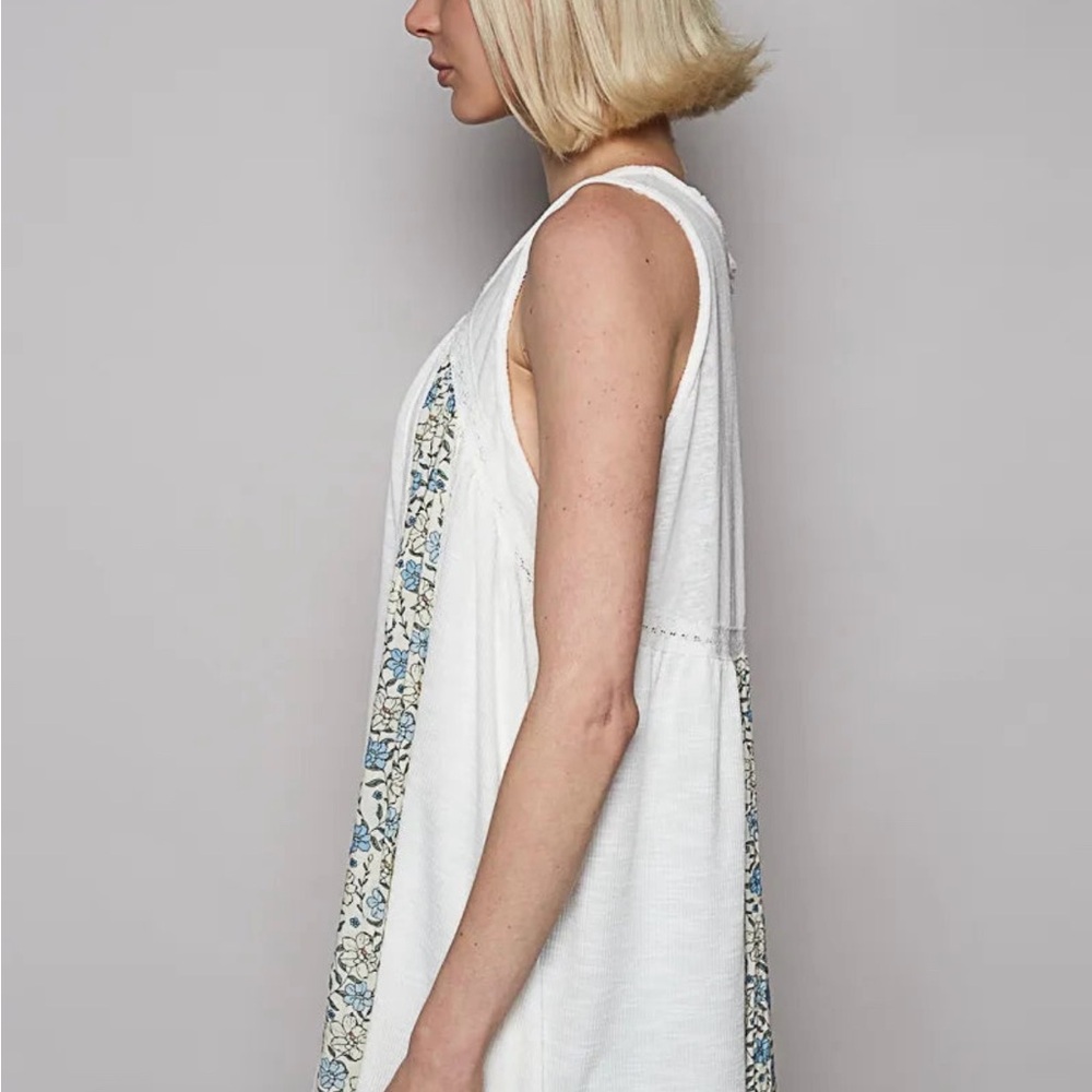 POL V Neck Sleeveless Tank Top with Lace Detail NEW - Picture 3 of 7